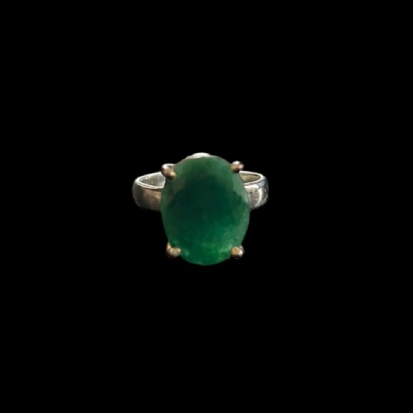 Large oval emerald statement ring set in sterling silver size 7-1/2. - Picture 5 of 8